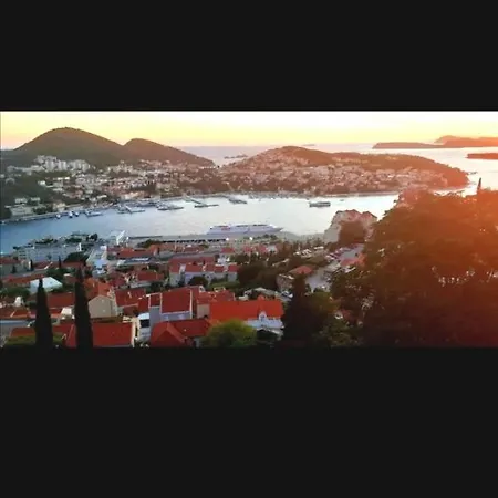 Sea View From The Hill Apartman *